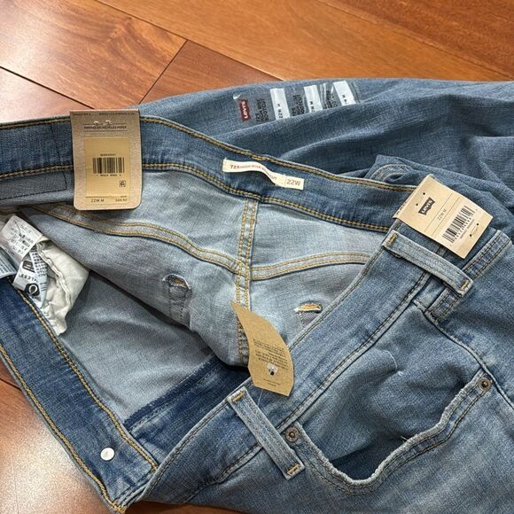 NWT Levis Jeans 725 High Rise Bootcut Light Wash Distressed Womens Size 22W - Picture 8 of 12